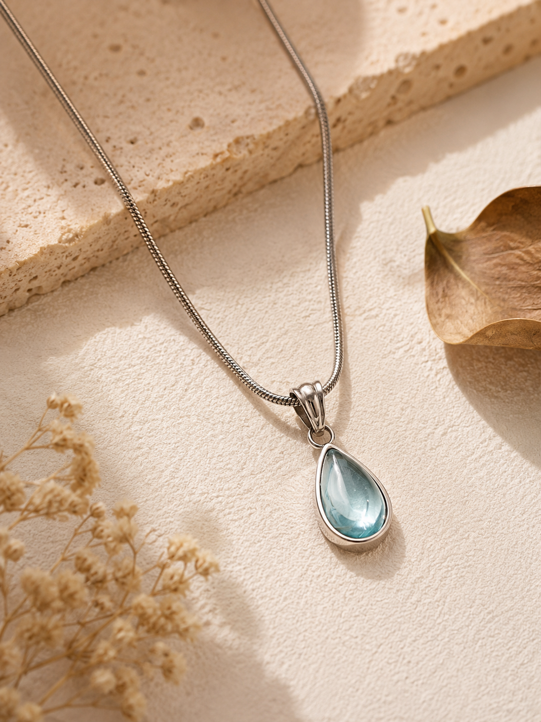 Collier Mahana